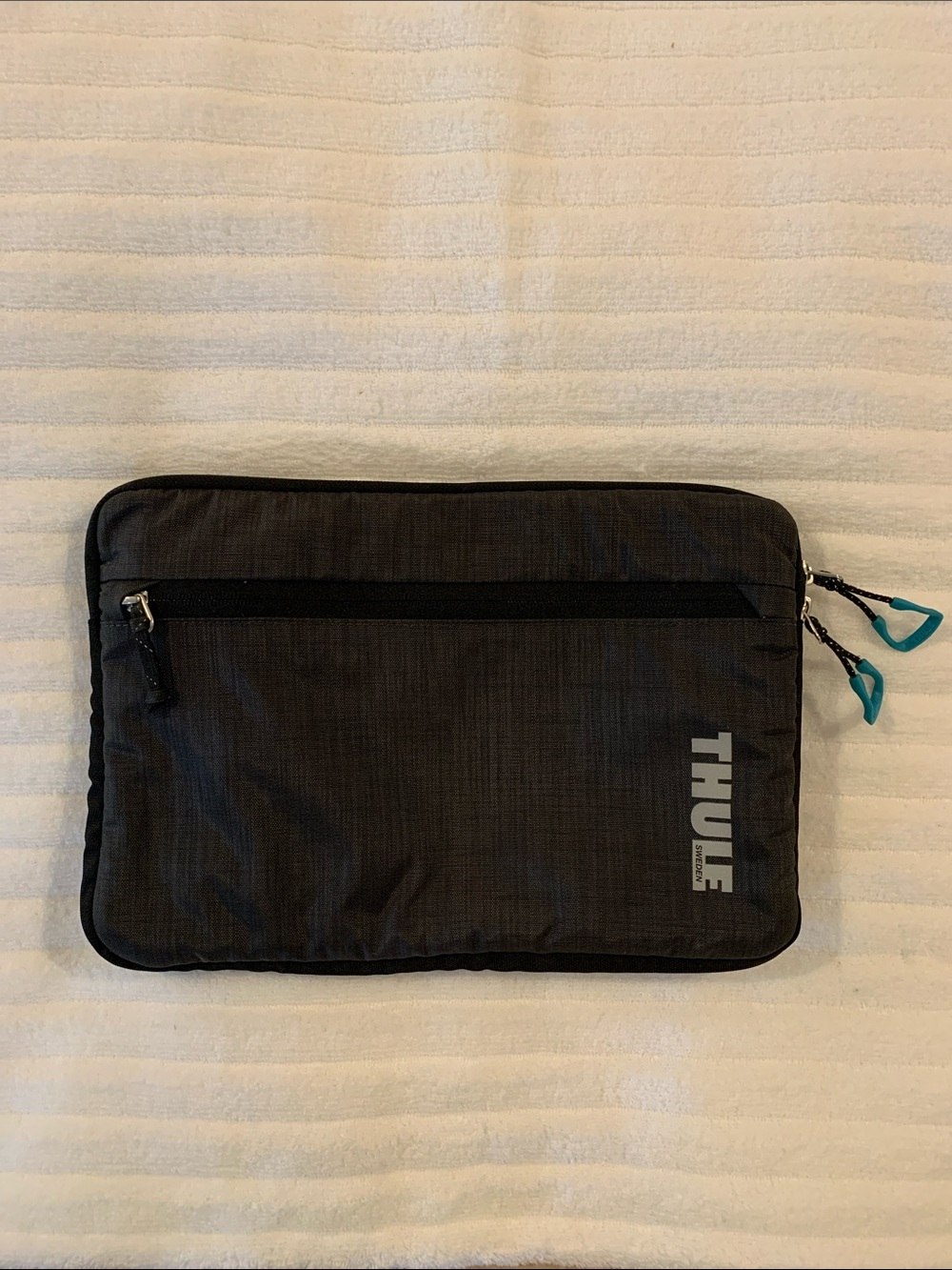 Thule Black Laptop Sleeve Organizer with Teal Zipper Pulls 12”